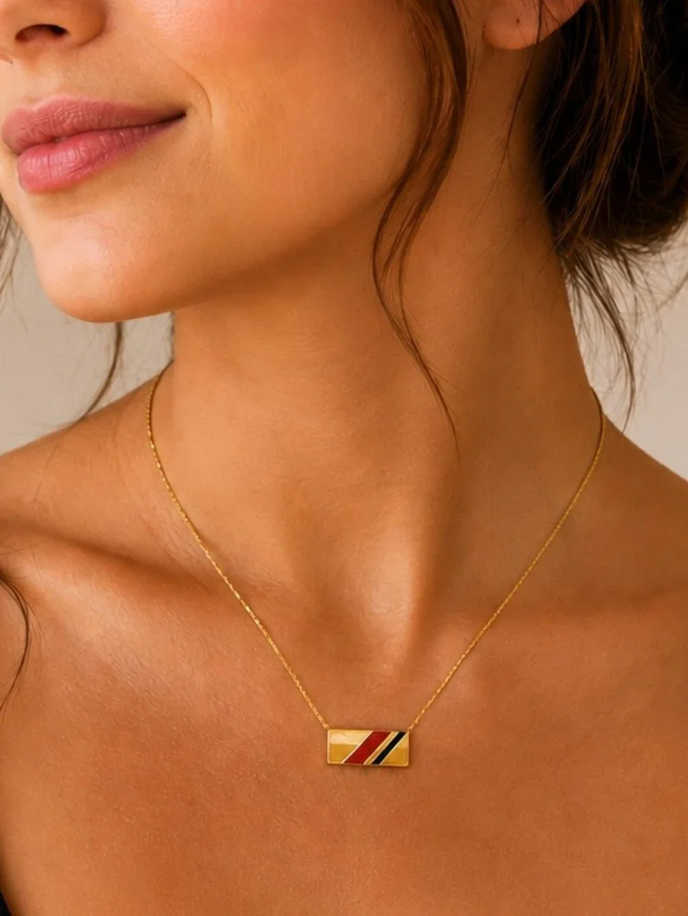 Vintage 1970s Gold Rectangular Stripe Pendant Necklace
